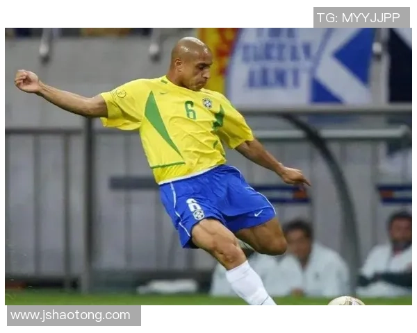 脑门高的足球明星如何在赛场上展现独特魅力与非凡技艺 脑门高的足球明星如何在赛场上展现独特魅力与非凡技艺